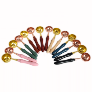 In primo piano in metallo manico in legno piccolo grande sigillo di cera timbro cucchiaio per fusione a cera muti colori - Product Image 3