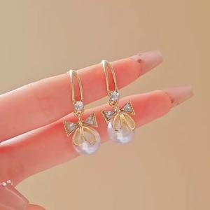 Nouveau design coréen boucles d'oreilles à la mode arc diamant strass doux Imitation perle goutte cerceau poste pour dames - Product Image 5