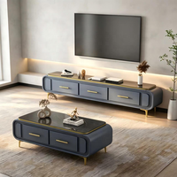 Ensemble de meuble TV et table basse de luxe moderne avec panneaux en bois et plateau en verre pour salon d'appartement, mobilier de maison