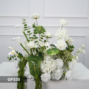 Camino de Flores Artificiales de Seda de Alta Calidad, Moderno, Personalizable en Longitud, Verde y Blanco, para Bodas y Navidad - Product Image 2