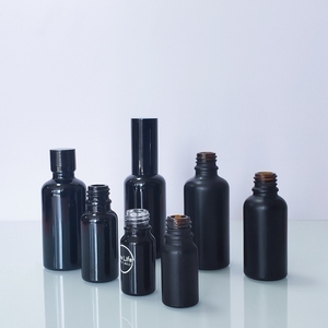Botella de Vidrio Redonda con Gotero de Bambú para Suero y Aceite Esencial, Personalizada en Negro Mate, de 5, 10, 15, 20, 30, 50 ml y 100 ml (1 oz, 3 oz) - Product Image 1