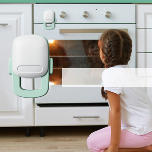 Verrou de sécurité pour porte d'armoire pour bébé Prodigy GR001 en plastique avec ruban adhésif pour la sécurité des enfants et une installation rapide - Product Image 1