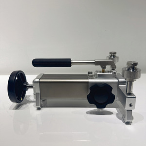 ปั๊มทดสอบการปรับเทียบระบบไฮดรอลิก OEM รุ่น HSIN615 สำหรับน้ำมันและน้ำ  แหล่งจ่ายแรงดันสูง  เครื่องมือเปรียบเทียบเกจวัดแรงดัน  เครื่องสอบเทียบแรงดัน รุ่น HSIN615 ความแม่นยำสูง - Product Image 4