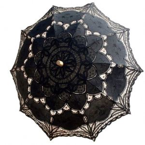 Parasol d'extérieur en bois avec dentelle blanche, décoration unie et centre de mariage en dentelle multicolore - Product Image 1