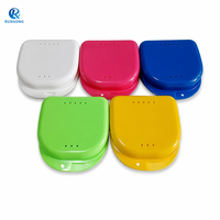 Boîte de rangement dentaire colorée en gros avec couvercle articulé pour protège-dents de petite taille