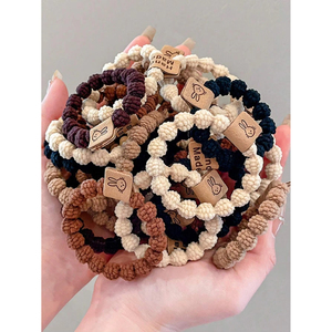 Elastici per capelli elastici con nodo in legno dai toni neutri per l'uso quotidiano - Product Image 2