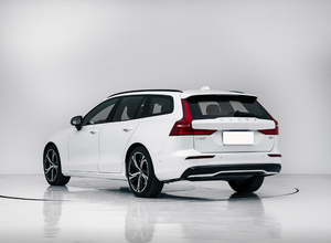 Volvo V60 Recharge AWD 2025, Bajo Kilometraje, Caja de Cambios Automática, Volante a la Izquierda, Gasolina, Asientos de Cuero - Product Image 5