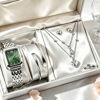 Nouvelle Arrivée Européenne et Américaine : Ensemble Montre Carrée Écologique à Quartz pour Femme avec Design Cœur Double Couche et Breloque Tendance en Alliage de Zinc