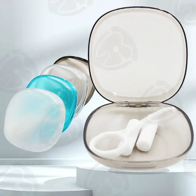 OEM شعار مخصص صندوق أسنان بلاستيكي شفاف سميك غير مرئي تخزين أقواس صغيرة بالكامل غطاء أداة تثبيت Aligner