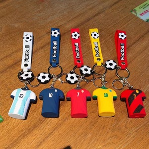 Porte-clés personnalisé en PVC <span class=keywords><strong>3D</strong></span> avec pendentif maillot de footballeur Messi Ronaldo Mbappé et sangle - Product Image 4