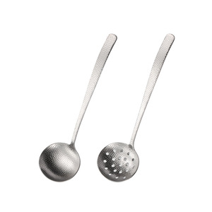 Gadgets de cuisine Cuillères à soupe dorées de luxe à motif martelé Louche à soupe en acier inoxydable Cuillères de service <span class=keywords><strong>pour</strong></span> <span class=keywords><strong>la</strong></span> <span class=keywords><strong>maison</strong></span> et <span class=keywords><strong>la</strong></span> cuisine - Product Image 1