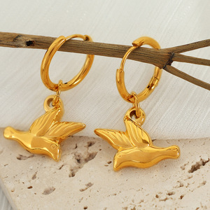 Ensemble collier et boucles d'oreilles en perles d'eau douce, pendentif oiseau doré 4-5mm, bijoux pour femmes à porter au quotidien - Product Image 3