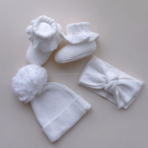 Set per Neonata con Fascia per Capelli Oversize Fatta a Mano con Grande Fiocco in Cotone e Scarpine con Fiocco - Product Image 6