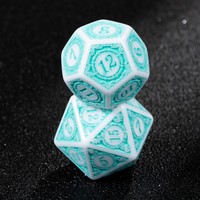 Ensemble de 7 dés polyédriques en acrylique blanc sculpté avec incrustations turquoise vintage pour les jeux de rôle Dungeons and Dragons TTRPG