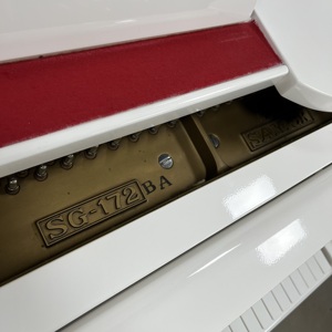 เปียโนแกรนด์ Samick SG172 สีขาวขัดเงา ขนาด 172 ซม. เสียงไพเราะ ระบบกลไกคล่องตัว เหมาะสำหรับบ้านพักตากอากาศและห้องดนตรี - Product Image 2