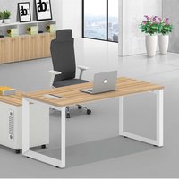 Bureau de table de conférence monoplace simple de style moderne avec pied de pied d'écran de tube triangulaire de 58*58*82