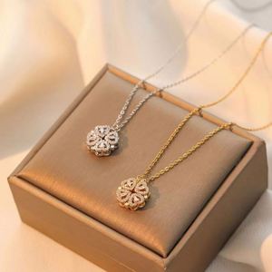 <span class=keywords><strong>Collana</strong></span> con Ciondolo a Forma di Cuore Magnetico Pieghevole con Zirconi e <span class=keywords><strong>Quadrifoglio</strong></span> in Acciaio Inossidabile, Gioielli alla Moda - Product Image 1