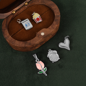 Charm de acero inoxidable chapado en oro de 18k con diseño de mujer, gafas de sol y palmera, para playa, que no se deslustra, tipo Chilli, para hacer joyas, venta al por mayor - Product Image 4