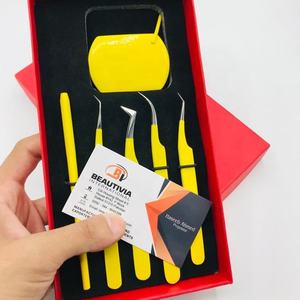 Pinzas de extensión de pestañas de acero sostenible con recubrimiento en polvo amarillo con logotipo personalizado, aplicador de modelo profesional de espejo de pestañas - Product Image 5