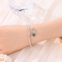 Vente en gros de pendentifs fins en forme de trèfle de Zircon et de breloques en métal personnalisées pour bracelet cadeau pour femmes