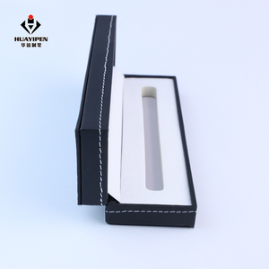 Contenitore di penna pieghevole <span class=keywords><strong>moderno</strong></span> elegante <span class=keywords><strong>in</strong></span> <span class=keywords><strong>pelle</strong></span> nera con cuciture bianche Logo personalizzato regalo per la custodia della penna <span class=keywords><strong>in</strong></span> metallo - Product Image 3