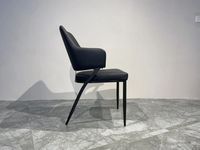 Chaise de salle à manger moderne minimaliste en métal et tissu rembourré avec dossier pour réunions d'affaires, restaurants, loisirs et mobilier domestique