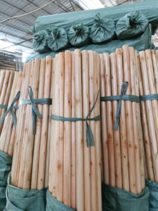 <span class=keywords><strong>Venta</strong></span> Directa de Fábrica: Palos de Escoba de Madera Barnizada para Uso Interior o Exterior - Product Image 1