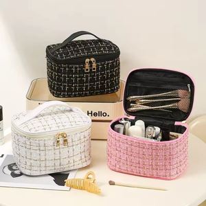 Naduo Travel <b>Large</b> Capacity Cosmetic Bag <b>Storage</b> Organizer Makeup Bag - Product Image 1