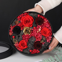 Ge conserveerde roos, eeuwige bloemen in een papieren doos voor Valentijnsdag cadeau, Moederdag cadeau, bloemen met echt aanvoelende bloembladjes