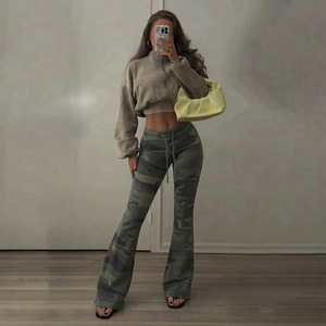Pantaloni <span class=keywords><strong>a</strong></span> Zampa d'Elefante Slim Retrò con Stampa Camouflage, <span class=keywords><strong>Vita</strong></span> <span class=keywords><strong>Bassa</strong></span> ed Elastico con Coulisse, Stile Trendy e Cool per i Millennial - Product Image 2