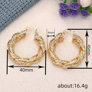 Orecchini a Spirale in Metallo per Donne, Gioielli Minimalisti e Audaci, Accessorio di Moda per Uso Quotidiano - Product Image 3