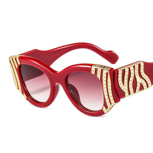 Lunettes de soleil pour femmes, style INS, dernières tendances, monture métallique, perles, surdimensionnées, marque de luxe 2024 - Product Image 1