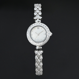 Montre bracelet de luxe pour femme avec diamants, boîtier rond en laiton, mouvement à quartz analogique, cadran de 30 mm, style élégant - Product Image 4