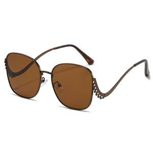 Gafas de Sol Metálicas Modernas y Distintivas 2025 con Patillas Curvas con Incrustaciones de Diamantes para Niños Europeos y Americanos, Ideales para Fiestas - Product Image 6