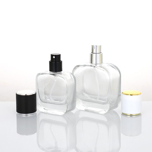 Flacon de parfum rechargeable carré de 50 ml à fond épais, flacon de parfum en verre transparent, flacon pulvérisateur à pression - Product Image 4