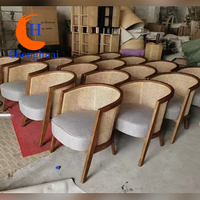 Prix d'usine Coffee Shop Ensembles de meubles avec tables à manger en bois et chaises à dossier en rotin Set on Cafe Restaurant
