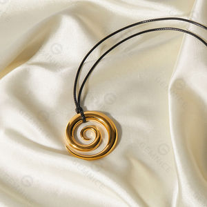 Collar con colgante de concha de bobinado Gemnel, joyería Punk sin deslustre para mujer, diseño de concha único, pieza de declaración gótica atemporal - Product Image 4