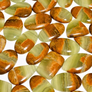 Calcite chromée de qualité supérieure, pierre naturelle de couleur vert vif, pour la guérison, la méditation et la décoration intérieure, disponible à la vente. - Product Image 6
