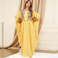 Vêtements traditionnels musulmans transfrontaliers Manches chauve-souris jaunes Vêtements transfrontaliers Mode ample Robe grande taille