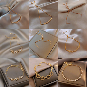 Bracelets vintage en fer électroplaqué avec perles, en forme de cœur, chiffres romains, carrés, cinq fleurs et étoiles - Product Image 1