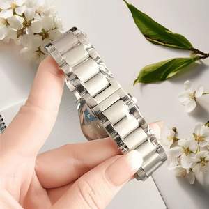 Montre pour femme en acier inoxydable argenté, cadran à motif G rouge et vert, chiffres romains, bracelet en métal, montre-bracelet de luxe tendance pour femmes - Product Image 5