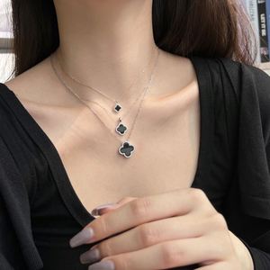Collier pendentif en argent sterling 925 Dylam Elegance Design, trèfle à quatre feuilles porte-bonheur, zircone 5A, chaîne à maillons, pour femmes - Product Image 6