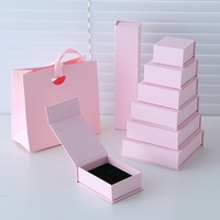 Boîte d'emballage carrée en carton magnétique à rabat pour bijoux (boucles d'oreilles, bagues, colliers) et cadeaux – En stock