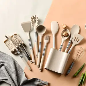 Yeni gelenler öğeler sütlü beyaz gıda silikon mutfak aletleri 13-piece yapışmaz mutfak pişirme aletleri Set ile depolama kova