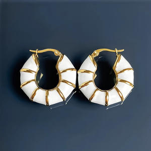 Orecchini a Cerchio E4793 in Oro, Design Geometrico Minimalista, Unisex, per Uso Quotidiano, Placcati in Oro, Gioielli Raffinati - Product Image 6