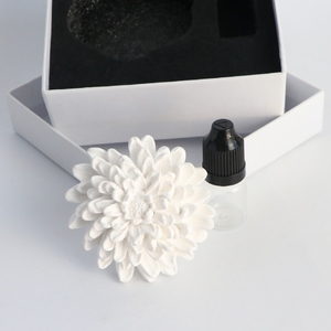Wholesale Luxury Home Fragrance Scented Ceramic Aroma Plaster Air Freshener Handmade Porcelain Flower Essential Oil <strong>Diffuser</strong> - Product Image 2