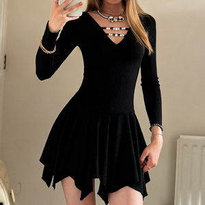 Robe élégante pour femme en tricot noir à col en V, manches longues, avec un design perlé, ourlet évasé, teinture unie, taille haute, vente en gros d'usine, sur mesure - Product Image 2