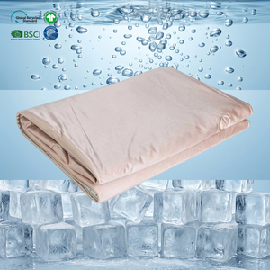 Couette d'été matelassée lavable gris argenté légère et rafraîchissante pour linge de lit d'hôtel et vente en gros pour l'hôtellerie - Product Image 1