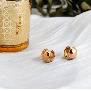Pendientes de Bola de Moda 2024 al por Mayor, Impermeables, de Acero Inoxidable con PVD y Baño de Oro de 18K, Estilo Colgante de Tendencia con Piedra de Zirconia - Product Image 3