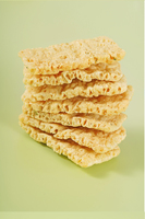 Rebanadas de trigo sarraceno, nutritivas y saludables, frutas mixtas bajas en grasa, verduras, textura dura, sabor salado, que contiene bolsas de patatas fritas